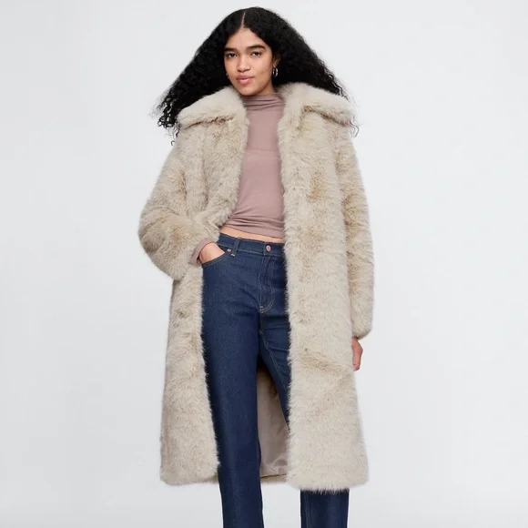 GAP Faux Fur Coat 🤍 - Picture 1 of 5